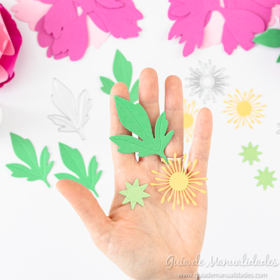 Flores de papel DIY y centro con embossing 10