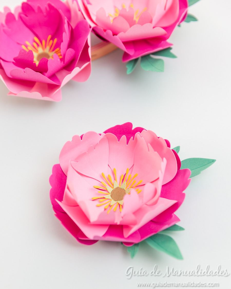 Flores de papel DIY y centro con embossing 16
