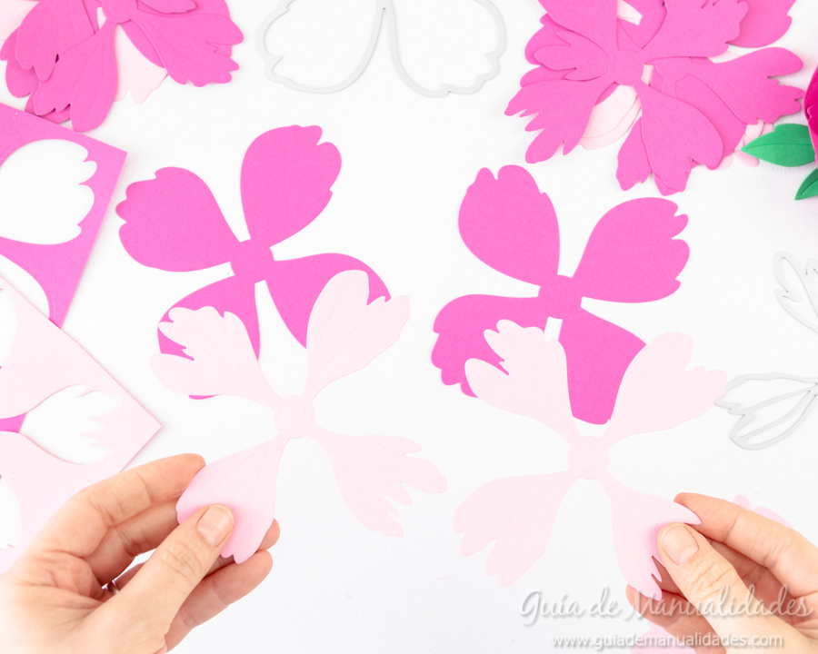 Flores de papel DIY y centro con embossing 4